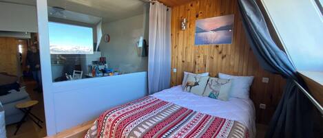 2 soverom og strykejern/-brett