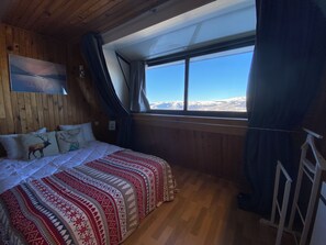 2 bedrooms, iron/ironing board