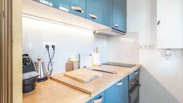 Cookware/dishes/utensils, spices