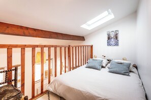 1 makuuhuone, työpöytä, silitysrauta/-lauta, Wi-Fi