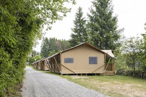 Dining - Family-friendly Tent in Dochamps (Manhay)