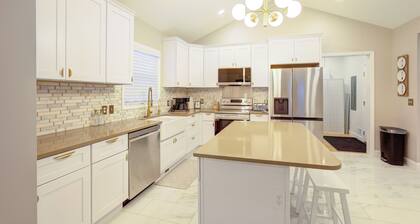 Spacious 4-bedroom house near Schafer Lake minutes off I-94. High Speed Wi-Fi.
