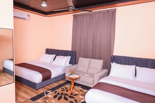 Vila executiva, 2 quartos, piscina particular, vista para o jardim | Edredons de pluma, camas com colchões de espuma com sistema de memória