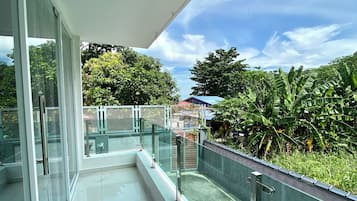 Family Room, Balcony | Terrace/patio
