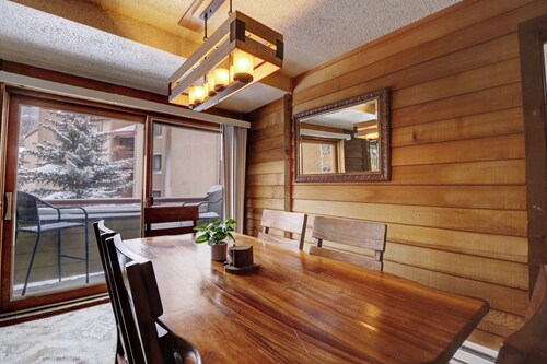 Pet Friendly, Short Walk to Lifts, Hot tub AN202