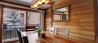 Pet Friendly, Short Walk to Lifts, Hot tub AN202