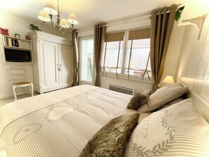 1 bedroom, iron/ironing board, travel cot, WiFi