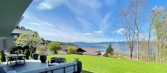 Lakeview Guesthouse with Two Bedrooms & Private Bathroom