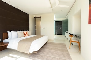 4 bedrooms, iron/ironing board, internet, bed sheets