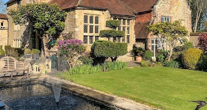 Elizabethan Manor - Seven Bedroom Villa, Sleeps 14
