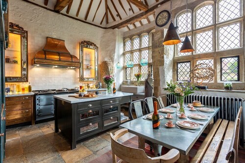 Elizabethan Manor - Seven Bedroom Villa, Sleeps 14