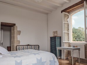 7 bedrooms, iron/ironing board, Internet, bed sheets - Chateau Des Figuiers (Jegun)