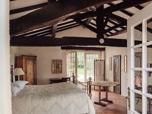 7 dormitoris, planxa i posts de planxar, Internet i roba de llit 