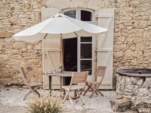 تناول الطعام بالخارج