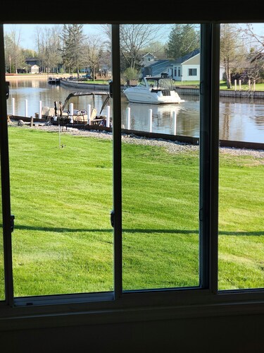 Riverside Retreat on the Au Gres River – Your Perfect Getaway!