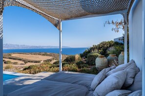 6 bedrooms, desk, iron/ironing board, WiFi