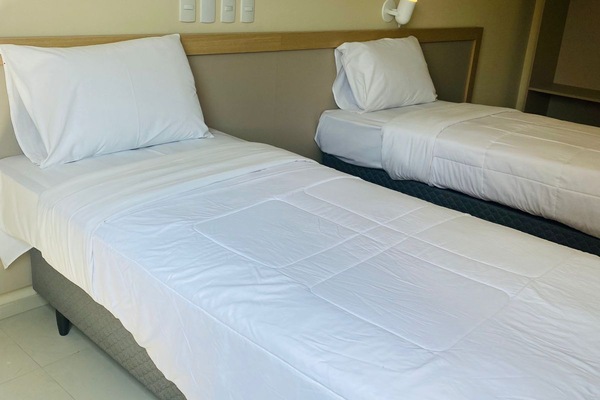 Quarto solteiro luxo, vista para a cidade | Wi-Fi de cortesia, roupa de cama