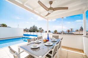 تناول الطعام بالخارج