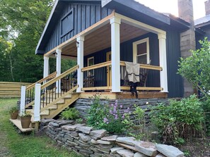 Exterior - Charming 3-bedroom house with HUGE yard in Livingston Manor (Livingston Manor)