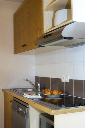 Kühlschrank, Mikrowelle, Geschirrspüler