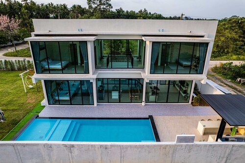 Villa 5 bedrooms, 5 bathrooms,300 sq m. khanom