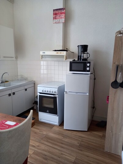 24M2 F1 APARTMENT on independent ground floor in quiet street