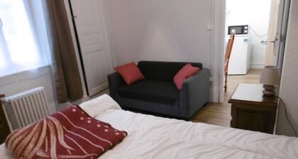 24M2 F1 APARTMENT on independent ground floor in quiet street