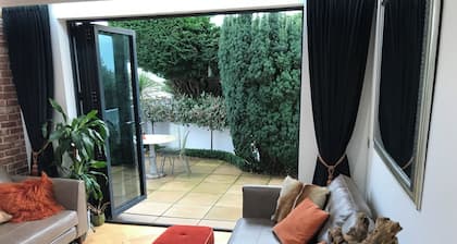 Immaculate Self contained exclusive 1 bed apartment close to the costal footpath