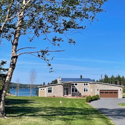 New Modern & Unique 2-bedroom house in beautiful South River with WiFi, AC etc.