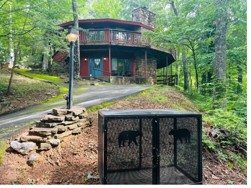 Carousel: Spring Getaways! Cozy, scenic, hot tub, game room &Family friendly