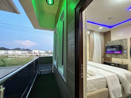 Deluxe Apartment, Balcony, City View | Balcony