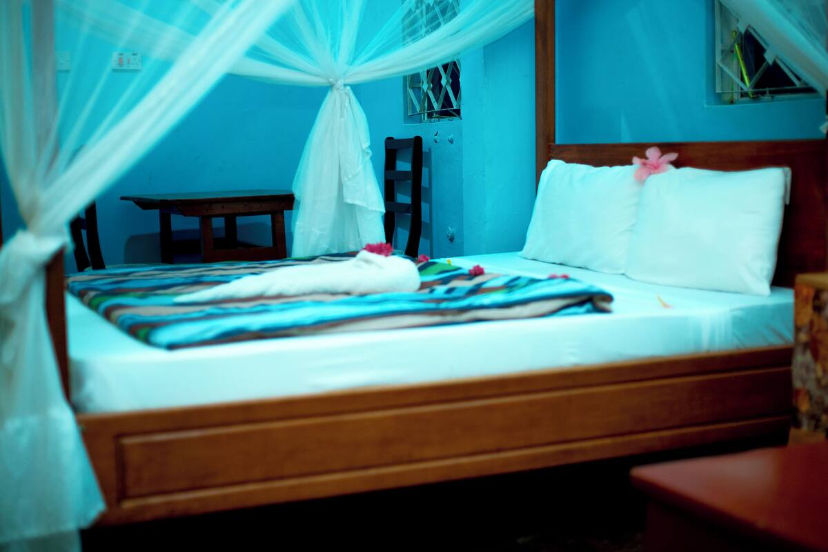 Double Room, Balcony, Garden View | Iron/ironing board, WiFi (free)