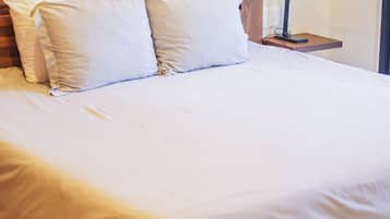 Departamento Confort, 1 cama King size y sofá cama, patio, vista al patio | Ropa de cama de alta calidad, wifi gratis y ropa de cama