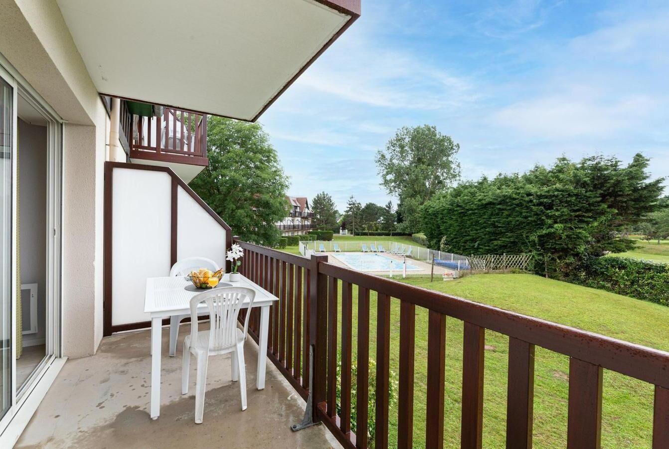 屋外ダイニングエリア