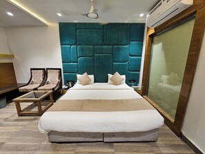 Dobbeltrom – premium, byutsikt | Skrivebord, skrivebord for bærbar PC og wi-fi (inkludert)