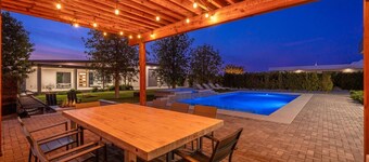 Hidden Paradise Estate+2 Houses+8500 SQ!+ 9bedroom