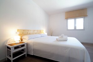 3 makuuhuonetta, silitysrauta/-lauta, Wi-Fi, vuodevaatteet