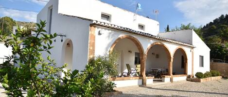 المنشأة من الخارج