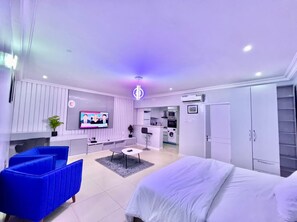1 habitación, tabla de planchar con plancha, wifi y ropa de cama
