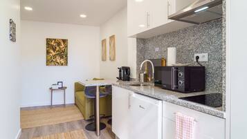 Microonde, lavastoviglie, macchina per tè/caffè, tostapane