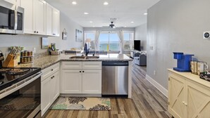 Private kitchen - Gulf-front! Beachfront! Directly on the Sand! New Boardwalk! Amazing Ocean View! (Mexico Beach)