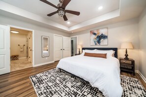 3 habitaciones, escritorio, tabla de planchar con plancha y wifi gratis 