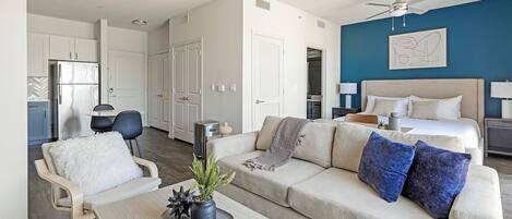 デスク、アイロン / アイロン台、WiFi、ベッドシーツ