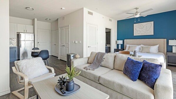 Desk, iron/ironing board, WiFi, bed sheets