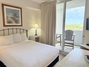 3 bedrooms, desk, iron/ironing board, free WiFi - Beach Club 310 - King/Qn/Bunk - Corner Unit by the Clubhouse- Sleeps 7 - Pool (Gulf Shores)