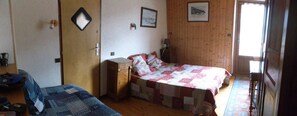 2 Schlafzimmer, Bügeleisen/Bügelbrett