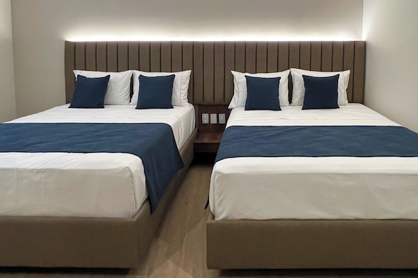 Standard Twin Room | Desk, laptop workspace, soundproofing, free WiFi