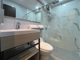 Quarto executivo, 1 cama Queen | Frigobar, escrivaninha, espaço de trabalho para notebook