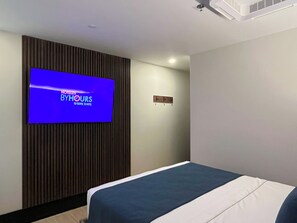 Kamar Eksekutif, 1 Tempat Tidur Queen | Minibar, meja kerja, ruang kerja ramah laptop, dan kedap suara