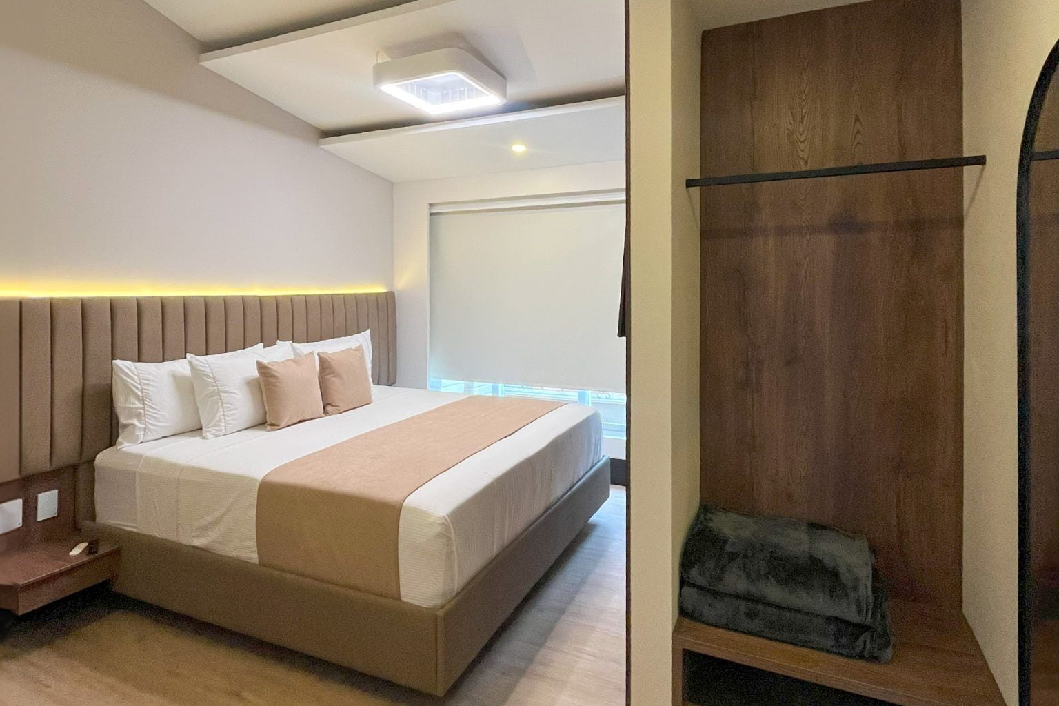 デラックス ルーム キングベッド 1 台 | ミニバー、デスク、ノートパソコン用作業スペース、防音設備